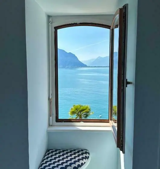 اتاق لوکس, Jetty Montreux