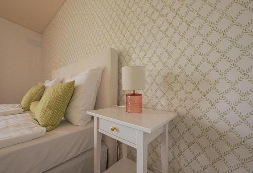 3 Bett Standardzimmer Balkon, Jetty Montreux