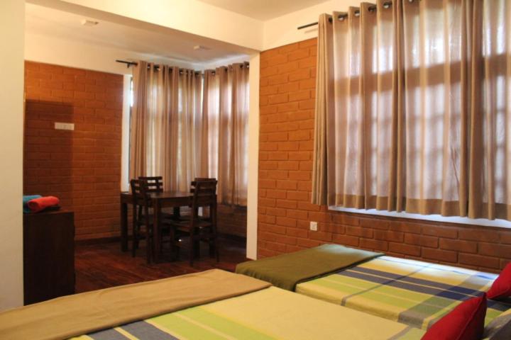 غرفة ديلوكس ثلاثية, Windy Hanthana