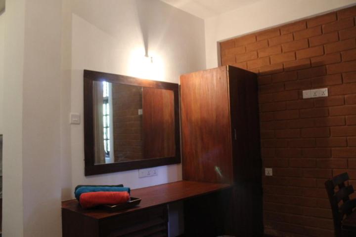 غرفة إقتصادية, Windy Hanthana