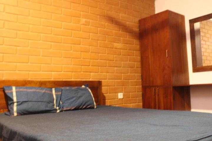 غرفة إقتصادية, Windy Hanthana