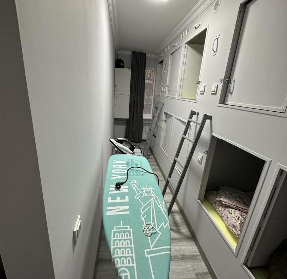 اتاق اکونومی یک تخته, «хостел на гоголя»