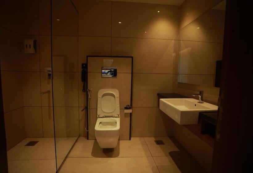 غرفة ديلوكس, The Gold