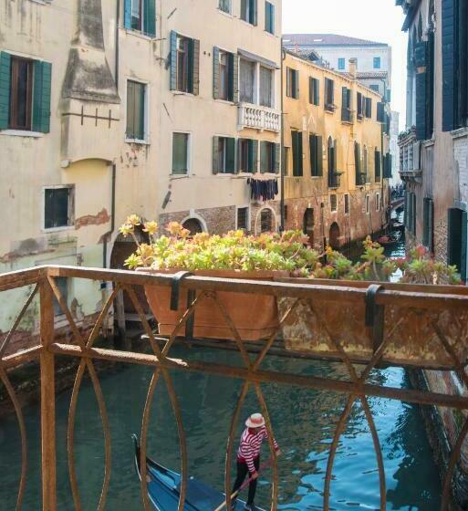 اتاق استاندارد با بالکن, Tre Sestieri Terrace   Canal View 2024