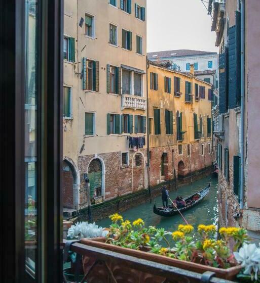 اتاق استاندارد با بالکن, Tre Sestieri Terrace   Canal View 2024