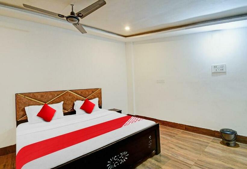 חדר קלאסי לשלושה, Collection O Hindustan Vila