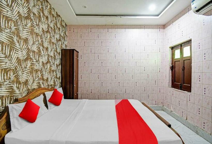 חדר קלאסי לשלושה, Collection O Hindustan Vila