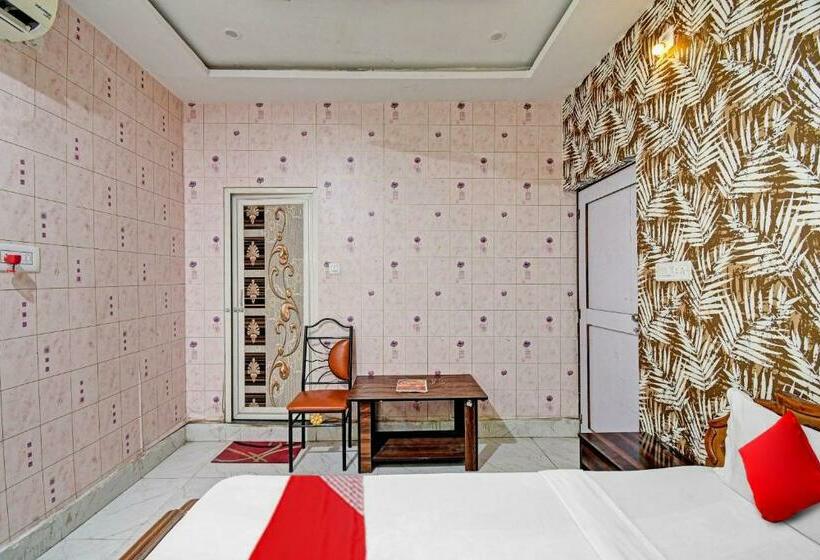 חדר קלאסי לשלושה, Collection O Hindustan Vila