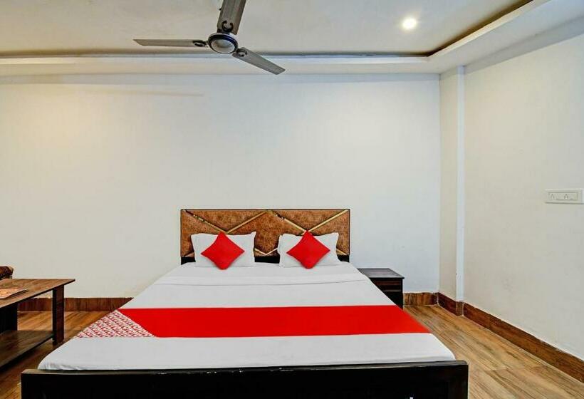 חדר קלאסי לשלושה, Collection O Hindustan Vila