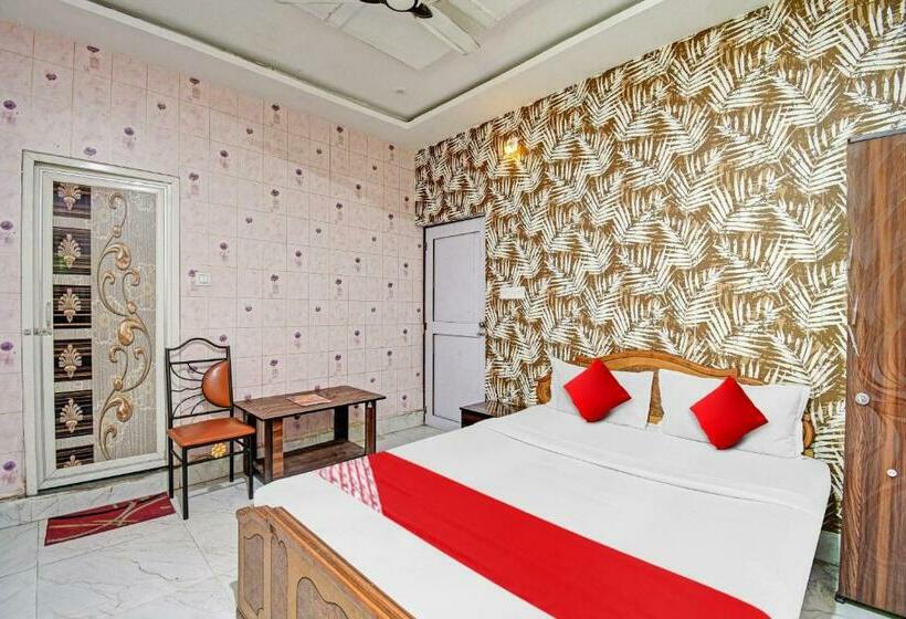 חדר קלאסי לשלושה, Collection O Hindustan Vila