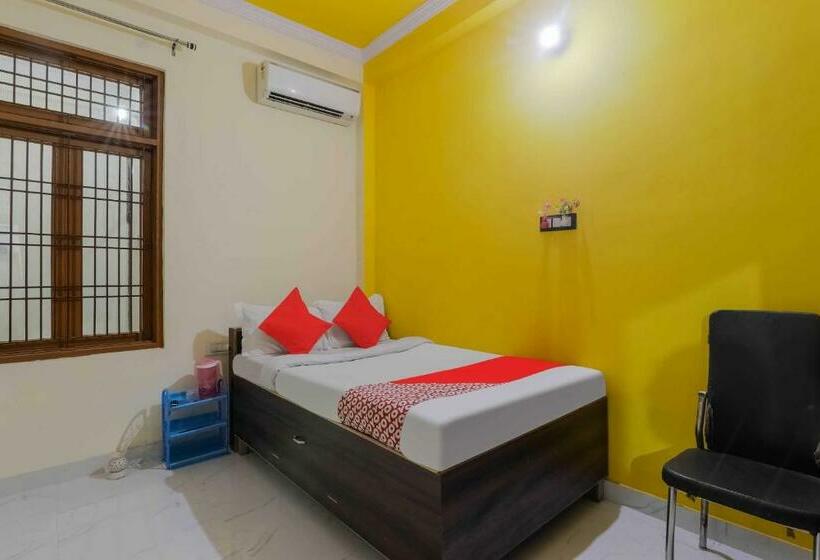 トリプルクラシックルーム, Oyo Flagship Easy Homes