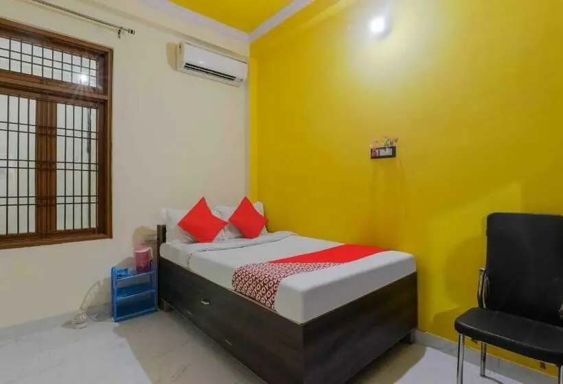 Classic Kolmen Hengen Huone, Oyo Flagship Easy Homes