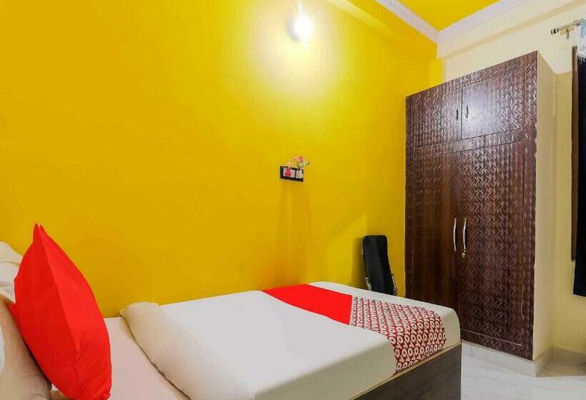 トリプルクラシックルーム, Oyo Flagship Easy Homes