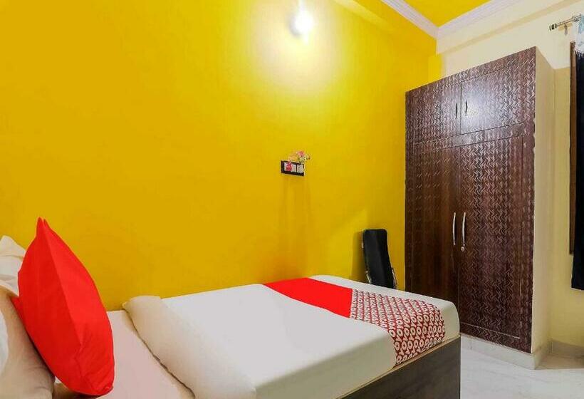 トリプルクラシックルーム, Oyo Flagship Easy Homes