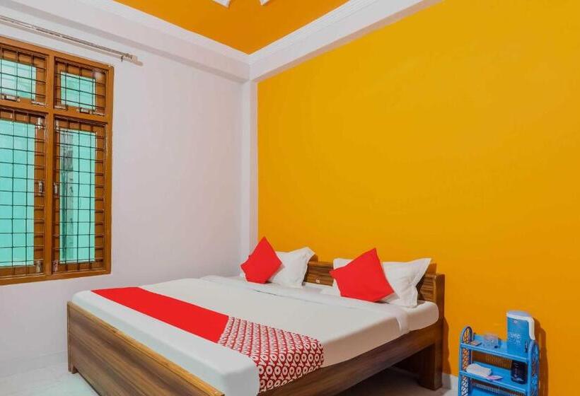 トリプルクラシックルーム, Oyo Flagship Easy Homes