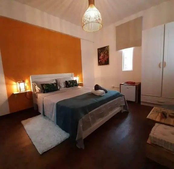 اتاق لوکس, Eden Villa