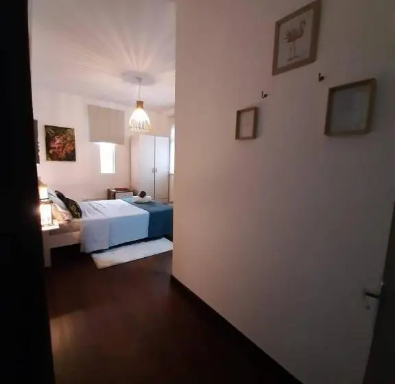 اتاق لوکس, Eden Villa
