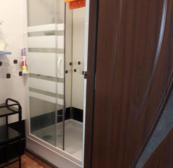 اتاق خانوادگی, Vila Roz