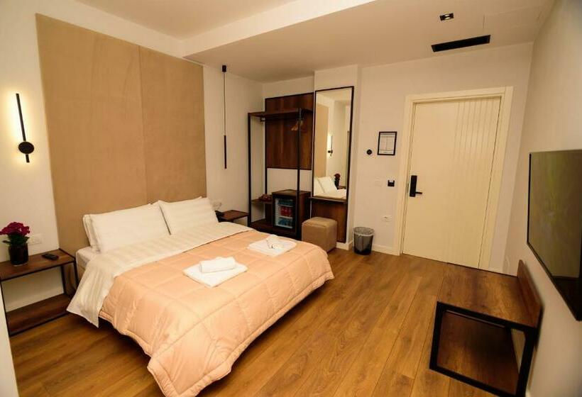 חדר דלוקס, Central