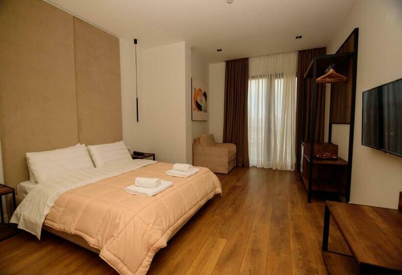 חדר דלוקס, Central