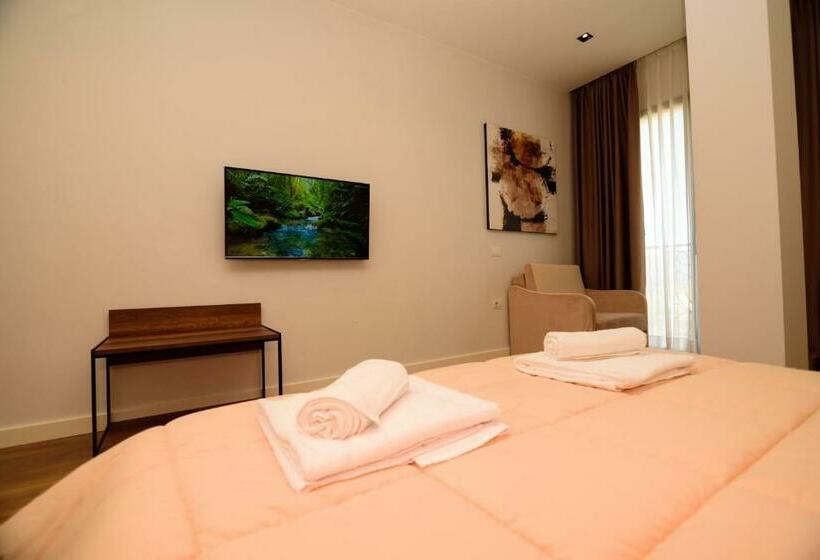 חדר דלוקס, Central