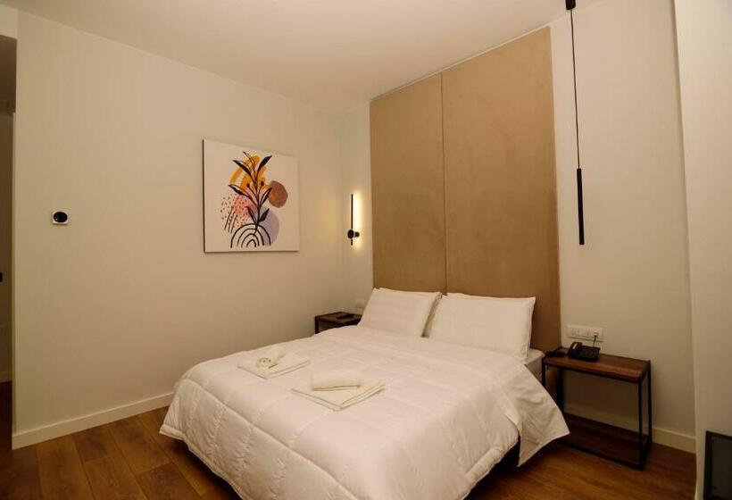 חדר דלוקס, Central