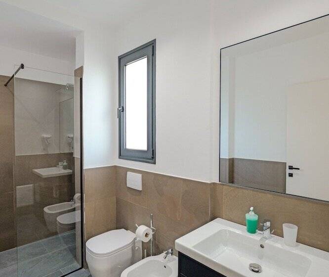 חדר דלוקס, Central