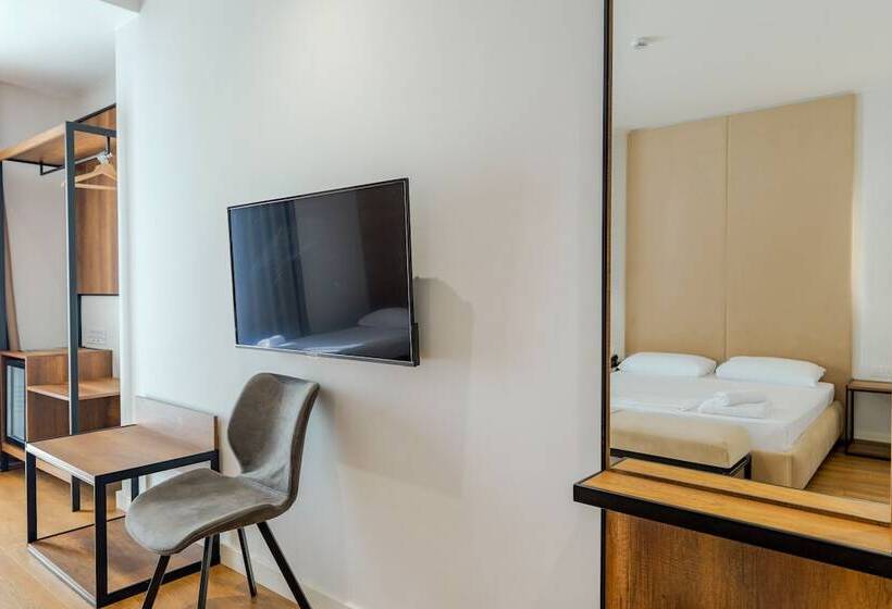 חדר דלוקס, Central