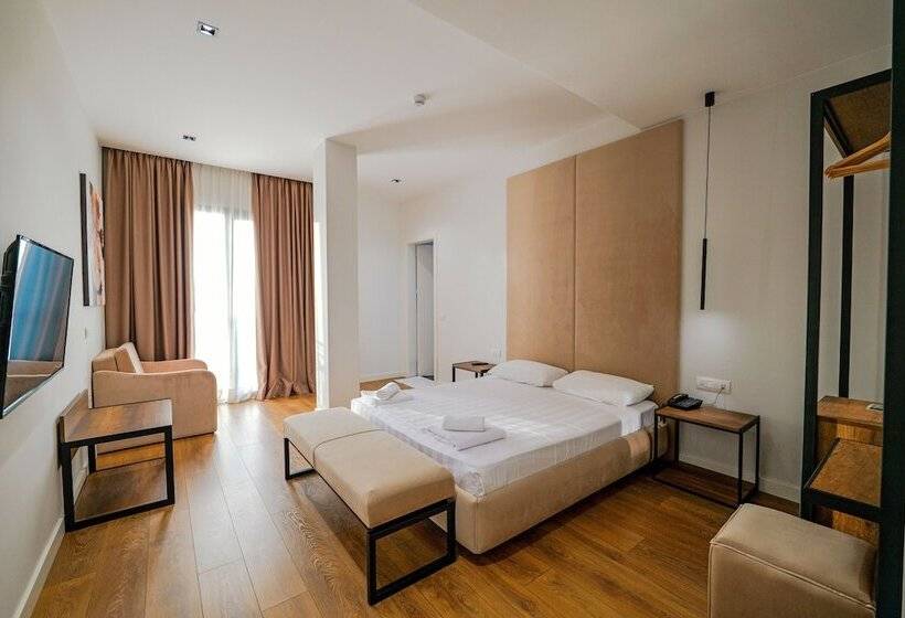 חדר דלוקס, Central