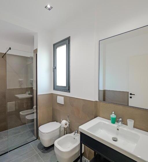 חדר דלוקס, Central