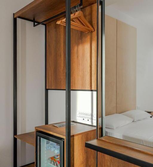 חדר דלוקס, Central