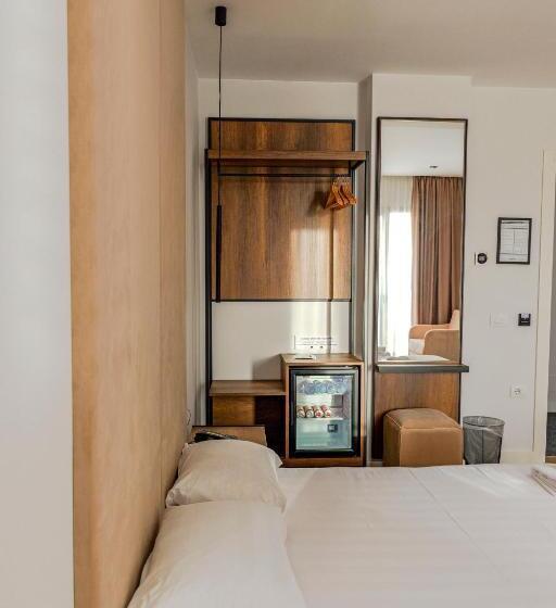 חדר דלוקס, Central