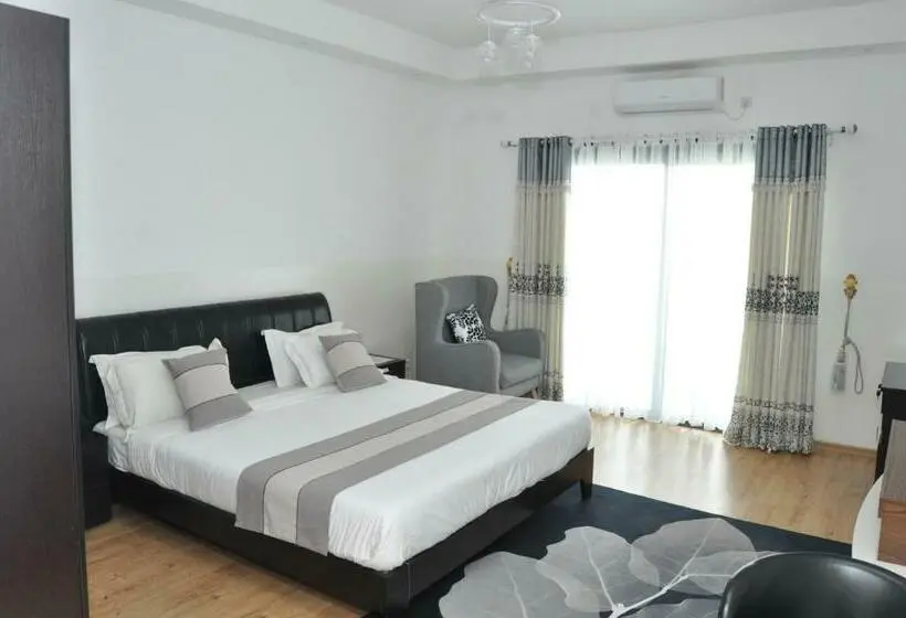 سوییت با چشمانداز استخر, Hôtel Sky Blue Mada