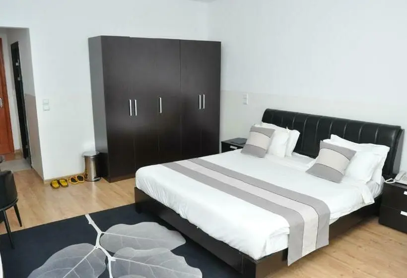 سوییت با چشمانداز استخر, Hôtel Sky Blue Mada