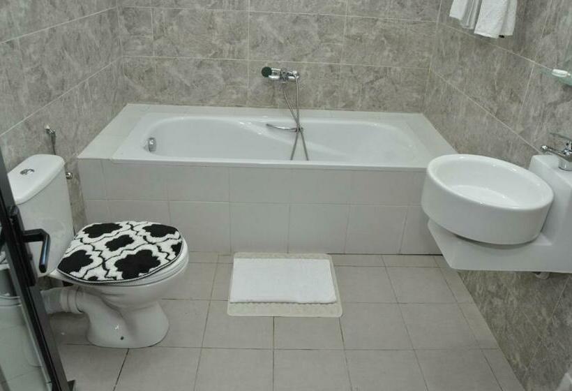 سوییت با چشم‌انداز استخر, Hôtel Sky Blue Mada