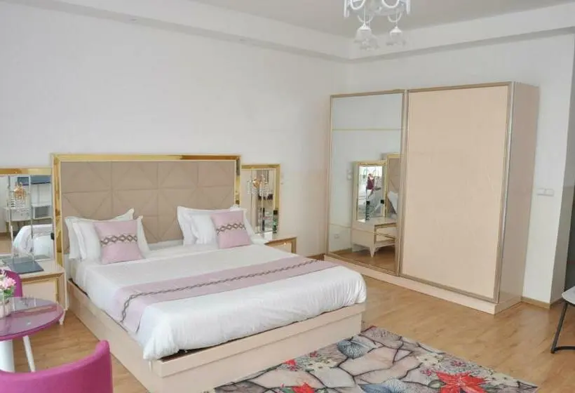 سوییت لوکس, Hôtel Sky Blue Mada
