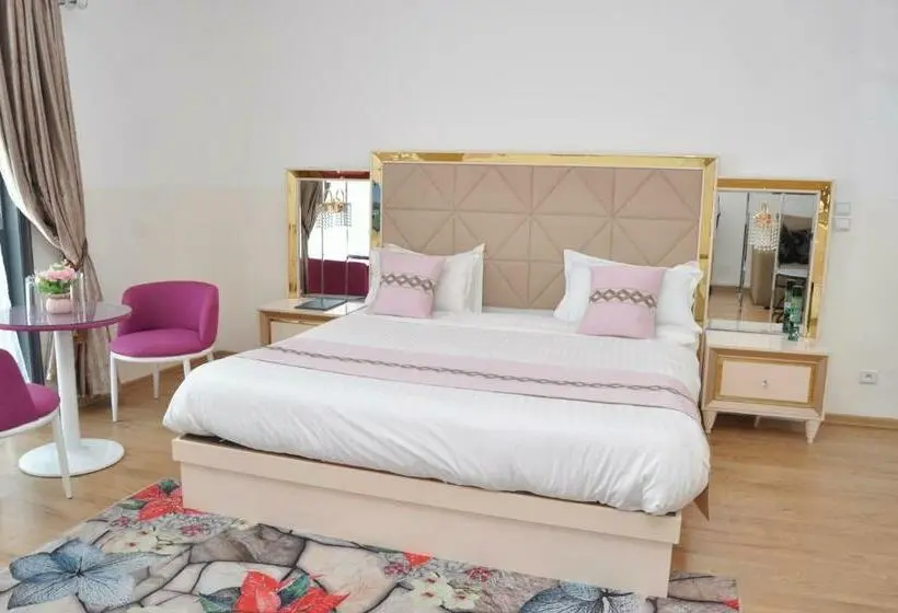 سوییت لوکس, Hôtel Sky Blue Mada
