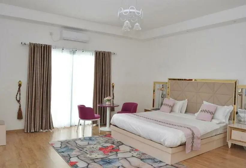 سوییت لوکس, Hôtel Sky Blue Mada