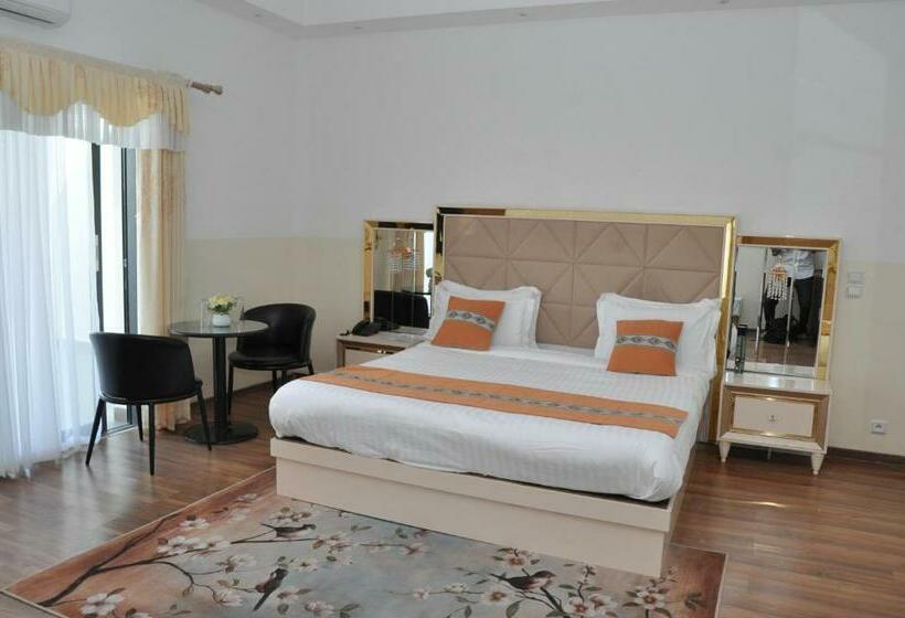 سوییت لوکس, Hôtel Sky Blue Mada