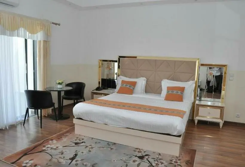 سوییت لوکس, Hôtel Sky Blue Mada