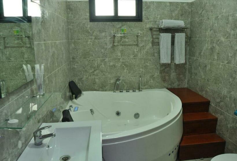 سوییت لوکس, Hôtel Sky Blue Mada