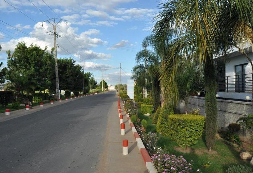 اتاق لوکس, Hôtel Sky Blue Mada