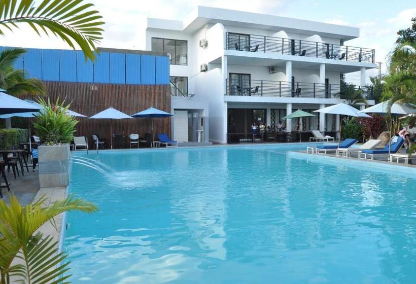 سوییت با چشم‌انداز استخر, Hôtel Sky Blue Mada