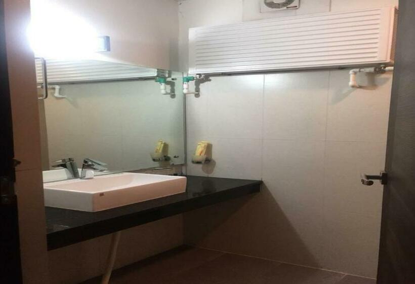 غرفة ديلوكس, The Maitreya Ladakh