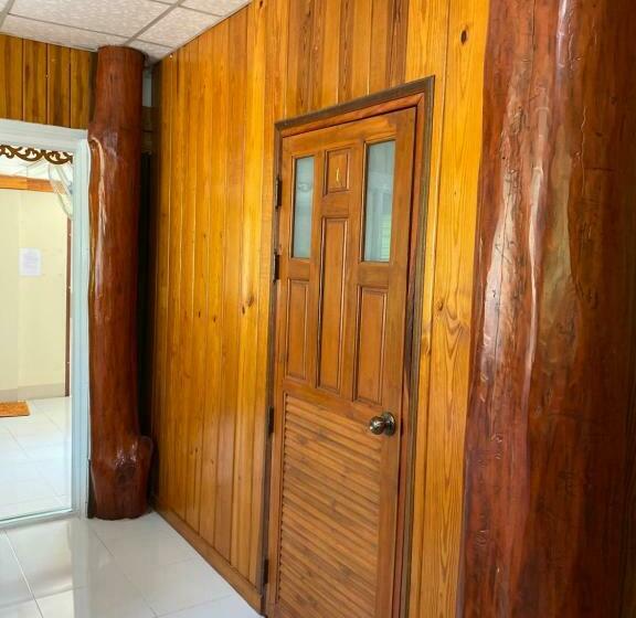 ３ベッドルームハウス, Baanpak Chomdoi