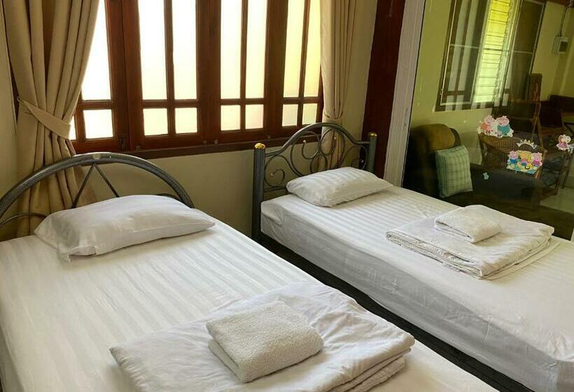 ３ベッドルームハウス, Baanpak Chomdoi