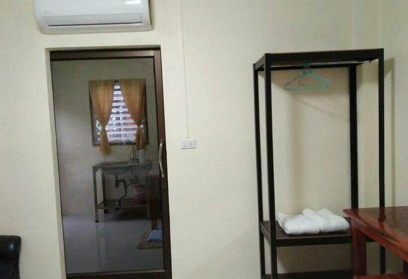 バルコニー付きスタンダードルーム, Baanpak Chomdoi