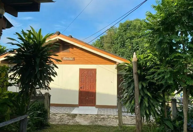 Talo 2 Makuuhuonetta, Baanpak Chomdoi