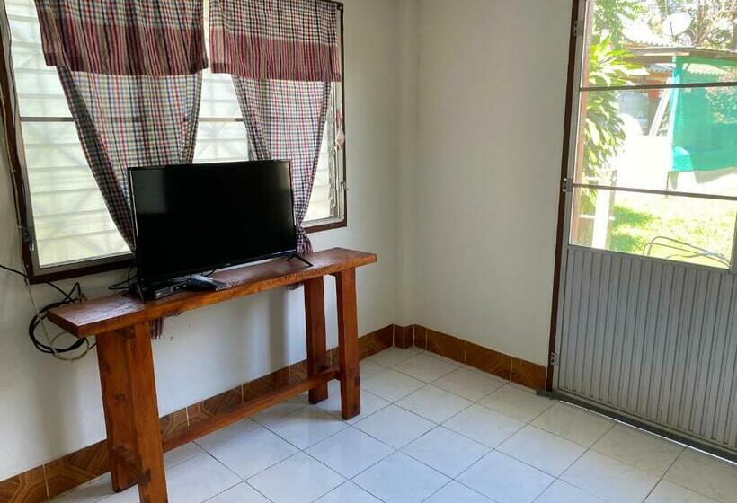 ２ベッドルームハウス, Baanpak Chomdoi