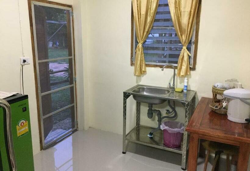 חדר סטנדרט עם מרפסת, Baanpak Chomdoi